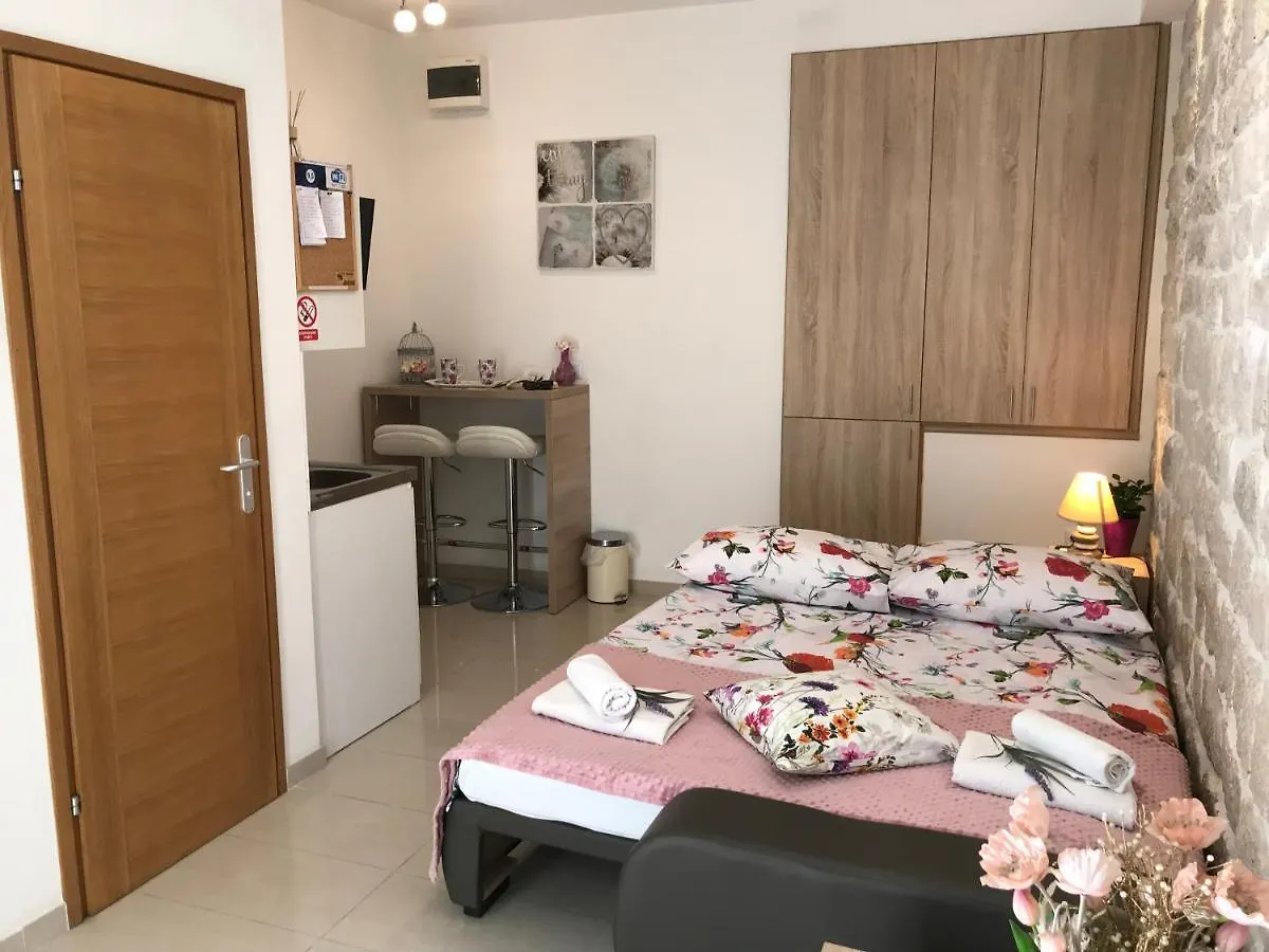 Studio Apartment Legcevic Kastela